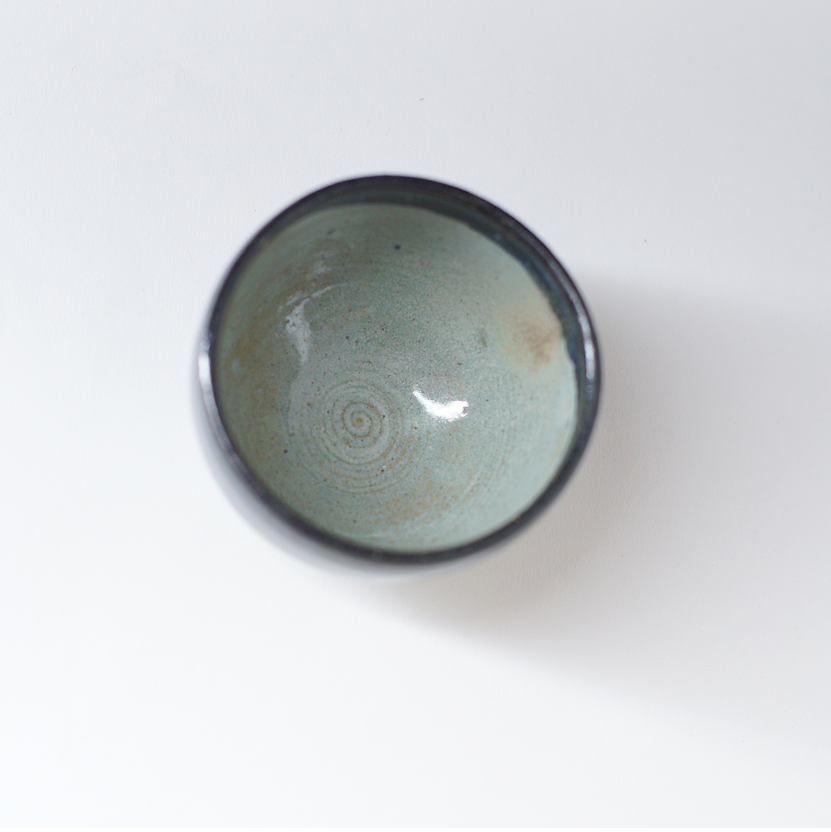 Tea Bowl - dark blue / white